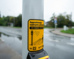 Zmodernizowana sygnalizacja świetlna na skrzyżowaniu ulic Świerszcza i Rybnickiej.