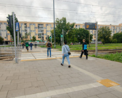 Ulica Kijowska, nowa sygnalizacja świetlna przy przejściu dla pieszych.
