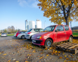 Budowa parkingu wzdłuż al. Jerozolimskich.