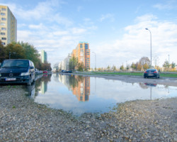 Budowa parkingu wzdłuż al. Jerozolimskich.