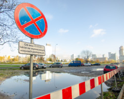 Budowa parkingu wzdłuż al. Jerozolimskich.