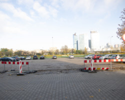 Budowa parkingu wzdłuż al. Jerozolimskich.