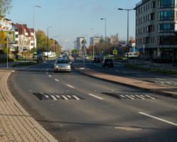 Progi zwalniające na ul. Roentgena.