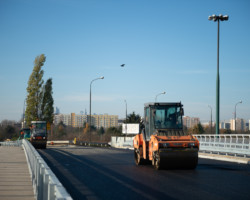 Modernizacja wiaduktu wzdłuż ul. Ostrobramskiej nad al. Stanów Zjednoczonych.