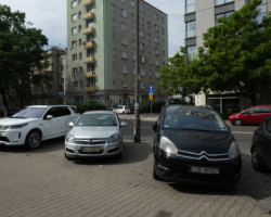 Parking przy ul. Międzynarodowej przed zmianami.