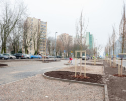 Gotowy parking przy Alejach Jerozolimskich, od strony ulicy Spiskiej.