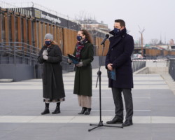 Konferencja prasowa w sprawie budowy mostu pieszo-rowerowego.