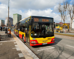 Autobus na ul. Umińskiego.