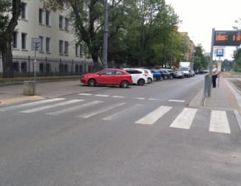 Przejście dla pieszych przy ul. Rakowieckiej.