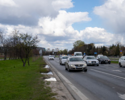 Odcinek bez oświetlenia ulicy Przyczółkowej.