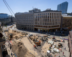 Prototyp betonowej płyty na plac Pięciu Rogów.