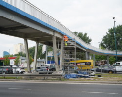 Renowacja kładki dla pieszych nad ul. Ostrobramską przy ul. Poligonowej.