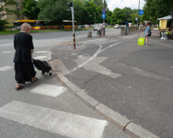 Na Mokotowie będziemy pracować m.in. na skrzyżowaniu ulic Jana III Sobieskiego i Św. Bonifacego. Tam dokonamy m.in. regulacji krawężnika w kilku miejscach.