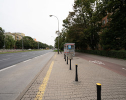 Po zachodniej stronie ul. Grójeckiej m.in. odnowimy nawierzchnię miejsc postojowych i prowadzącej do nich drogi na wysokości pawilonu handlowo-usługowego.