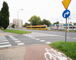 Po zachodniej stronie ul. Grójeckiej m.in. odnowimy nawierzchnię miejsc postojowych i prowadzącej do nich drogi na wysokości pawilonu handlowo-usługowego.