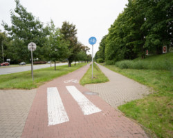 Na ul. Racławickiej między ulicami Żwirki i Wigury a Miłobędzką wyremontujemy chodnik i drogę dla rowerów.