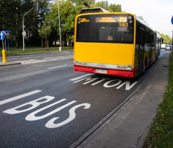 Teraz autobusy mogą poruszać się szybciej ul. Bitwy Warszawskiej 1920 r.