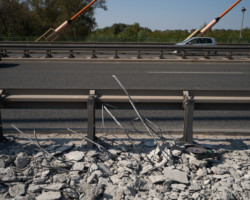 Remont ciągu pieszo-rowerowego na moście Siekierkowskim.