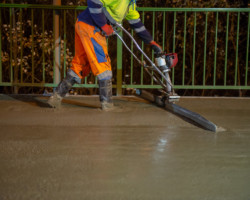 Betonowanie mostu Siekierkowskiego.