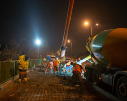 Betonowanie mostu Siekierkowskiego.