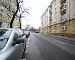 Chodnik na ul. Raszyńskiej w całości oddany pieszym.