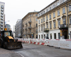 Postępy prac na placu Pięciu Rogów.