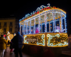 Świąteczna iluminacja na Krakowskim Przedmieściu.