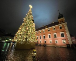 Świąteczna iluminacja na Placu Zamkowym.