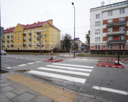 Przejście jest zabezpieczone azylem.