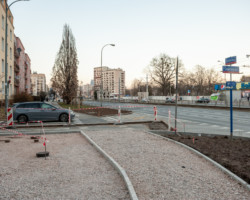 Powstająca chodnik i droga dla rowerów.