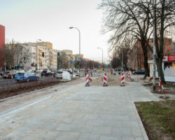Prace remontu chodnika i drogi dla rowerów przy ulicy Grójeckiej są już na finiszu.