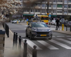 Samochód umożliwiający mobilne skanowanie dróg.