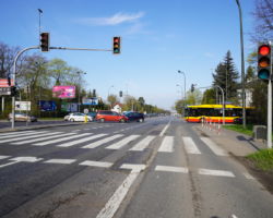  Północna jezdnia ul. B. Czecha przy skrzyżowaniu z ul. Kościuszkowców.