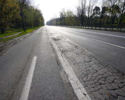  Północna jezdnia ul. B. Czecha przy skrzyżowaniu z ul. Kościuszkowców.