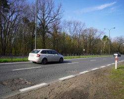  Północna jezdnia ul. B. Czecha przy skrzyżowaniu z ul. Kościuszkowców.