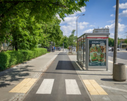 Zrewitalizowany chodnik i droga dla rowerów, ul. Grójecka.