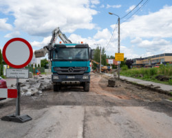 Budowa dwóch rond przy ulicy Kadetów.