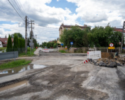 Budowa dwóch rond przy ulicy Kadetów.