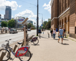 Ciąg al. Solidarności i ul. Leszno.