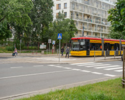 Przejście dla pieszych na ulicy Obozowej przed zmianami.