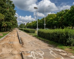 Przebudowa chodnika i ścieżki rowerowej przy ulicy Chodeckiej.