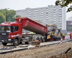 Asfaltowanie ul. Kondratowicza.