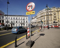 Prace remontowe na Placu Trzech Krzyży.