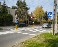 Azyl na przejściu dla pieszych, skrzyżowanie ul. Spisaka i ul. Bodycha.