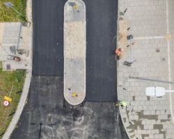 Końcowy etap modernizacji skrzyżowania ulic Saskiej i Egipskiej, widok z drona.