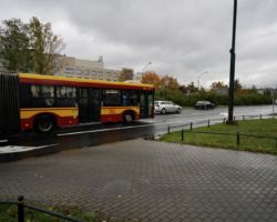 Autobus na ul. Puławskiej.