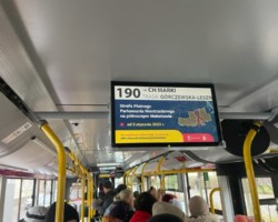 Informacja o Strefie Płatnego Parkowania w autobusie miejskim.