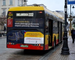 Informacja o Strefie Płatnego Parkowania na autobusie miejskim.