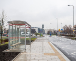 Nowo powstały przystanek autobusowy tuż przy szkole podstawowej ul. Zachodzącego Słońca