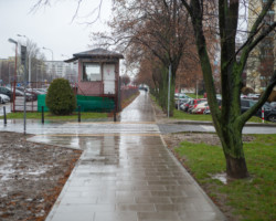 Gotowy chodnik na Bora-Komorowskiego.